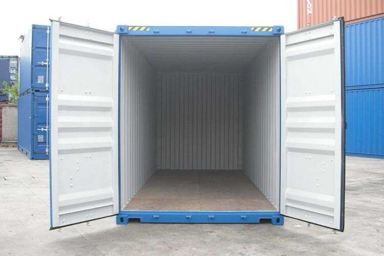 海运集装箱是指具有一定强度、刚度和规格提供周转使用的大型装货容器