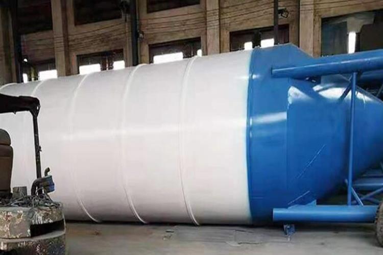 卧式水泥罐出料口与螺旋输送泵配合使用能够把物料输送到各个位置